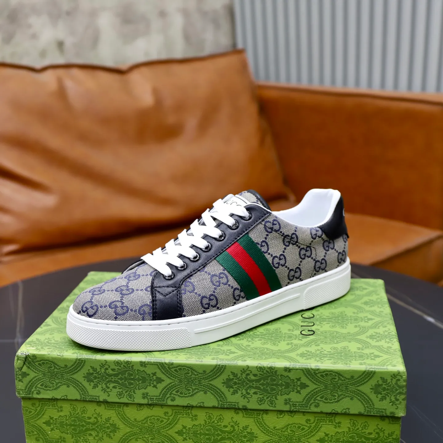 Ex-factory price: 400💰🙅‍♂️🙅‍♂️🙅‍♂️ Brand: Gucci GUCCi Standard code: 38-44 (45 customized) Grade: Same as the official website Material: Original leather splicing Comfortable and breathable sheepskin lining Original wear-resistant outsole Style category: Men's fashionable casual shoes Running sneakers Distinguished luxury brand elements Top luxury Color: actual picture color